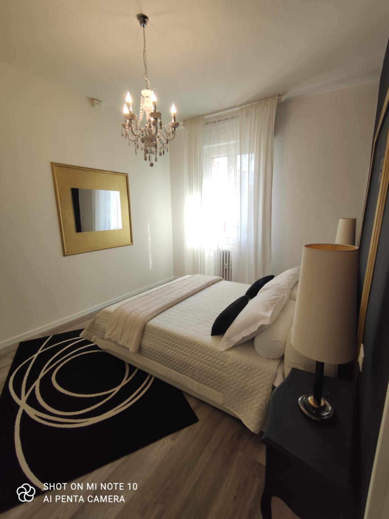 Aurora Flowers - Two Rooms And Free Parking Near Center And Train Station Modena Quarto foto